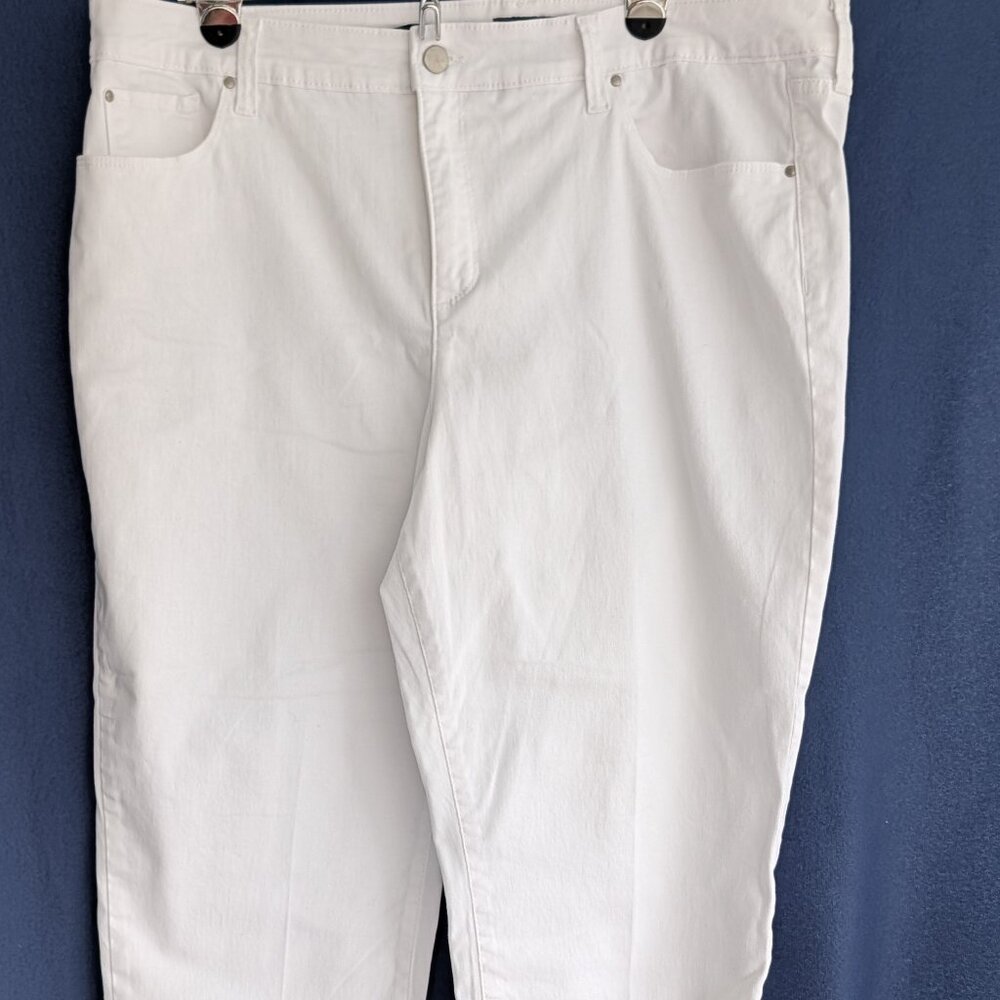 Charter Club Bristol Mid Rise Capri Pants White Size 18 $20.00